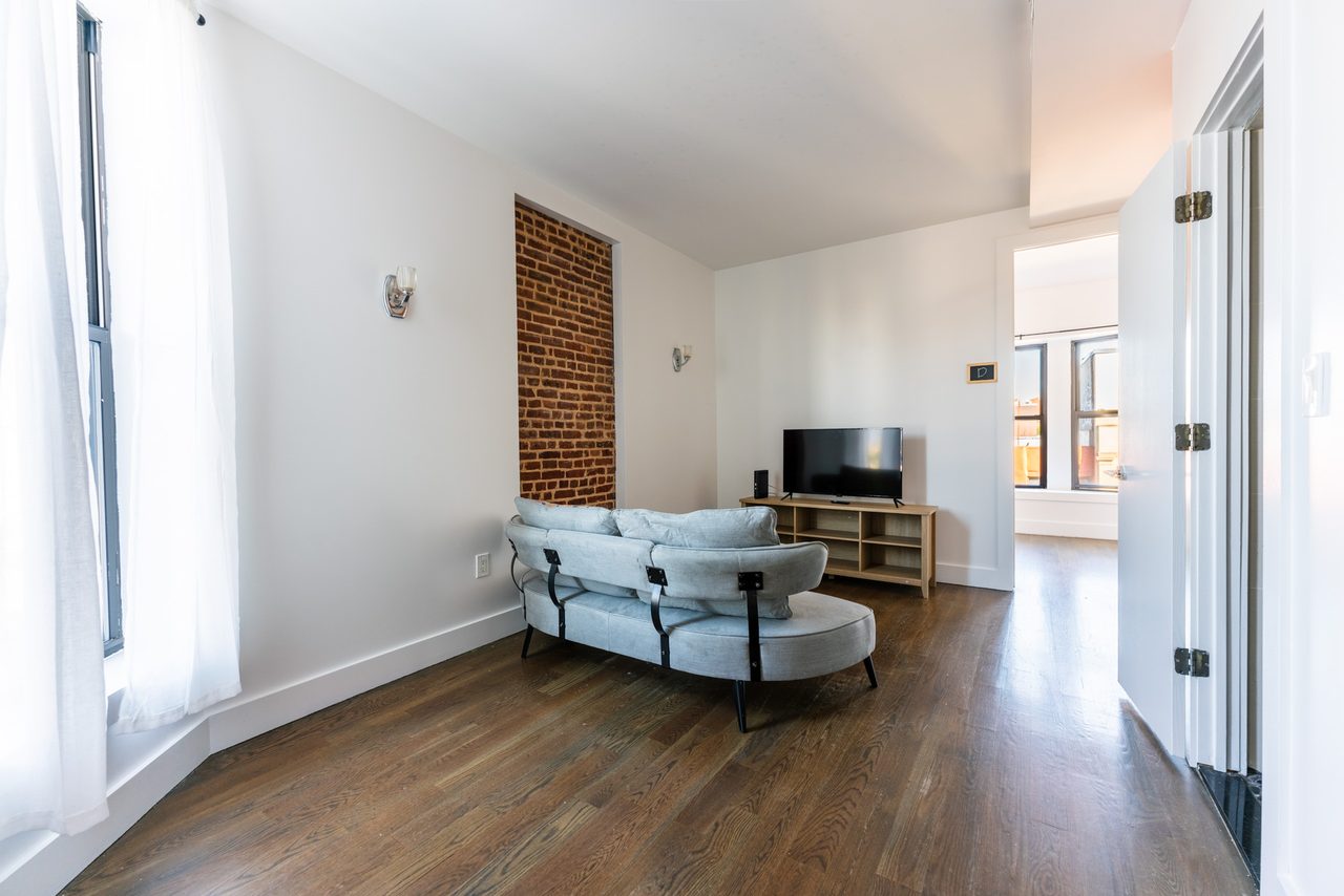 a room in Crown Heights photo 6