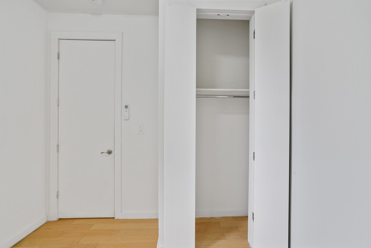 a room in Bedford-Stuyvesant photo 3