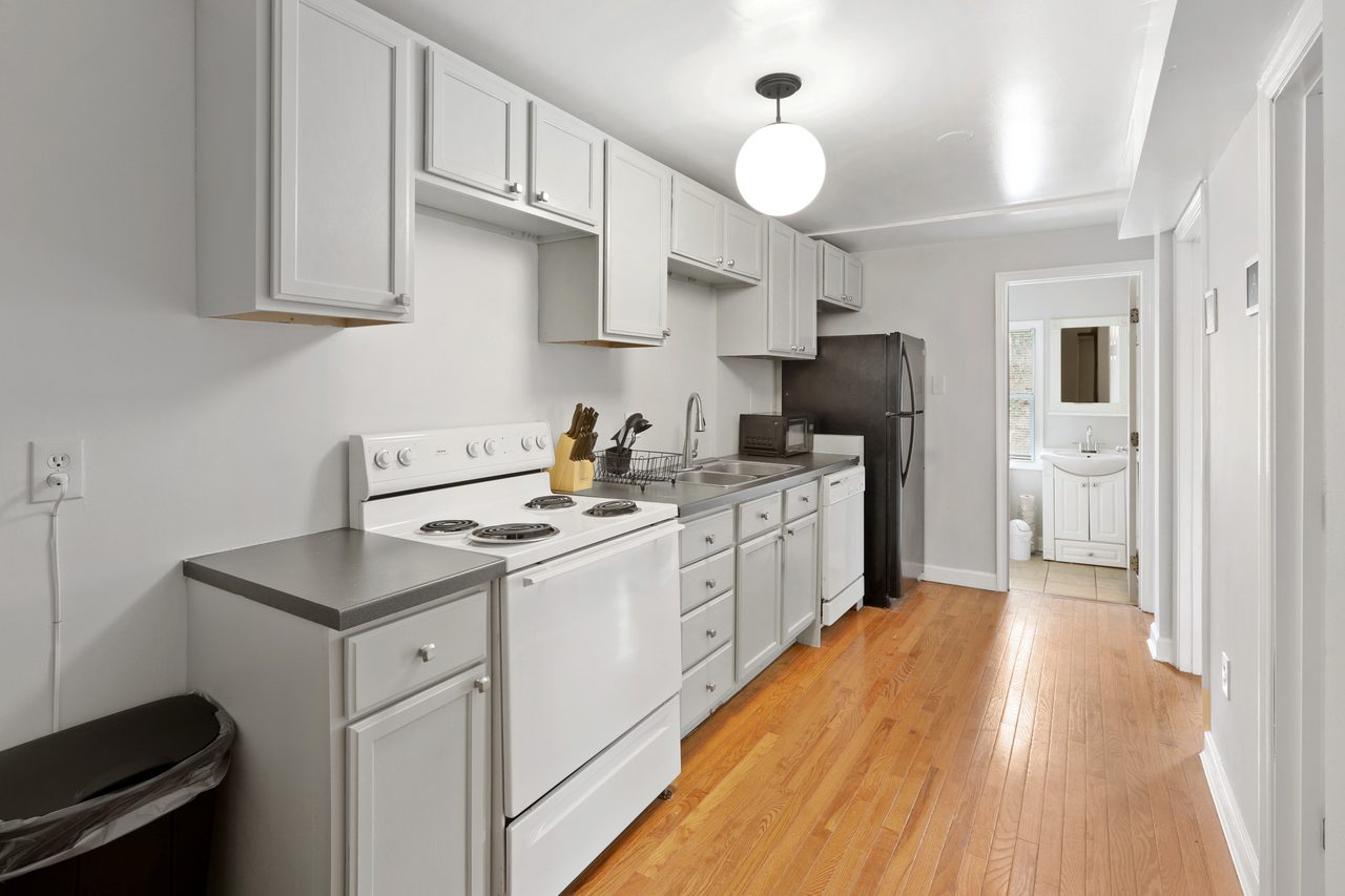 a room in Northeast Washington photo 4
