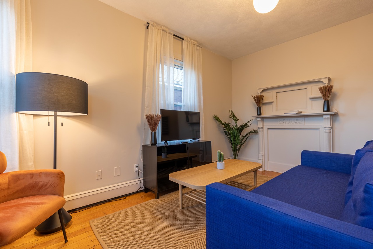 a room in Mission Hill photo 4