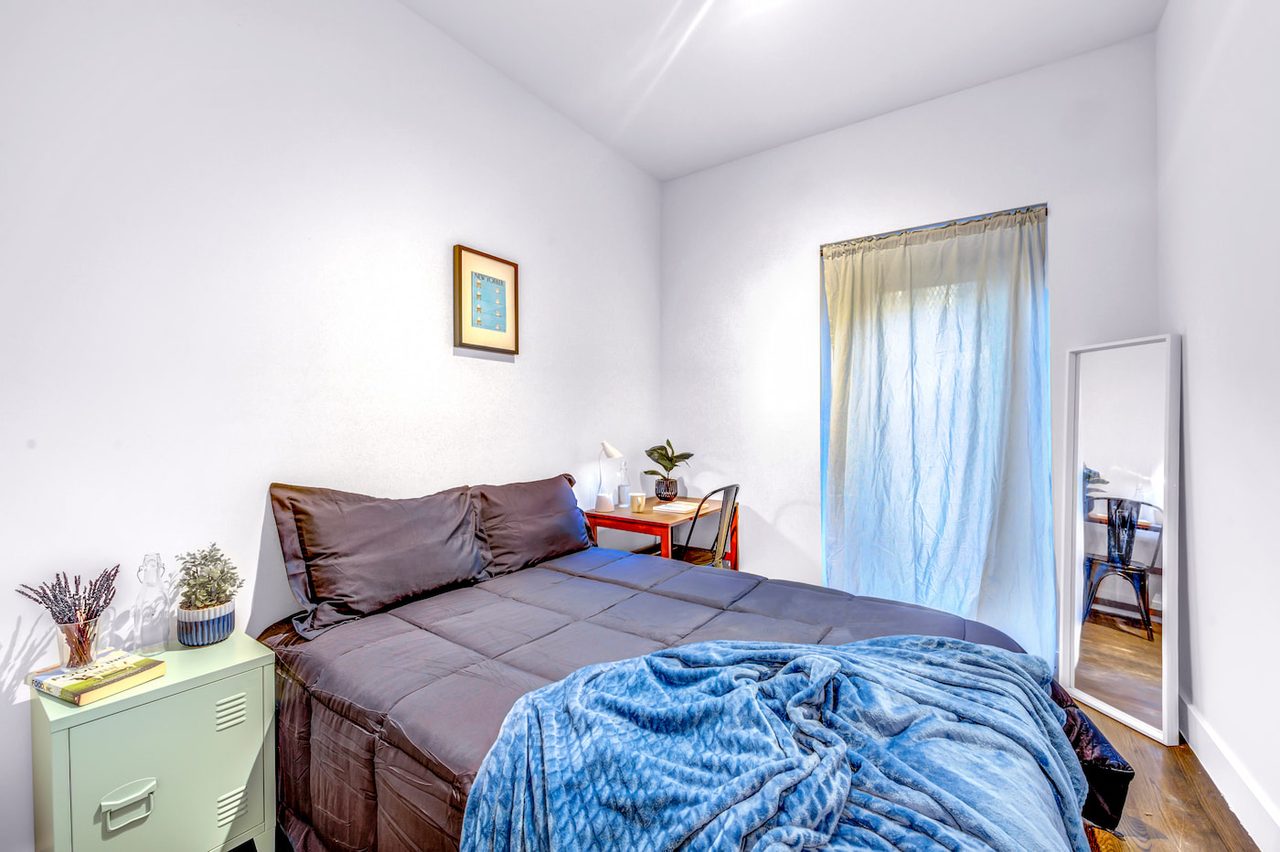 a room in Bedford-Stuyvesant photo 2