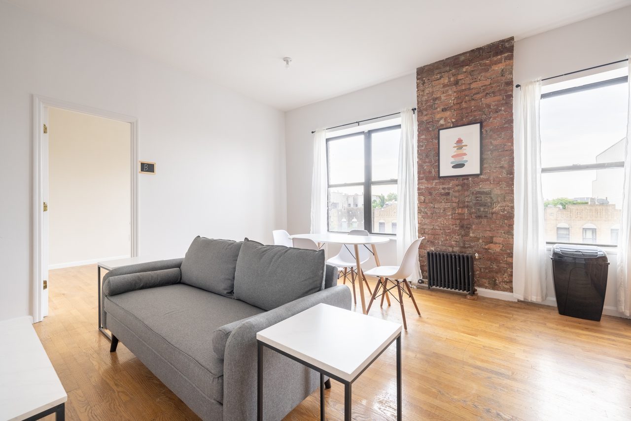 a room in Crown Heights photo 8