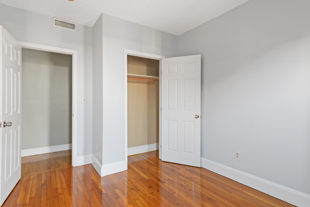 a room in Allston photo 3