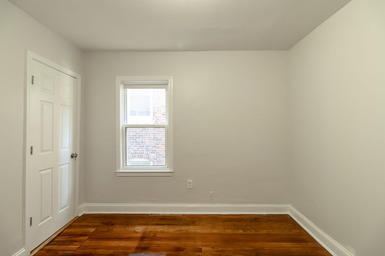 a room in Roxbury photo 2