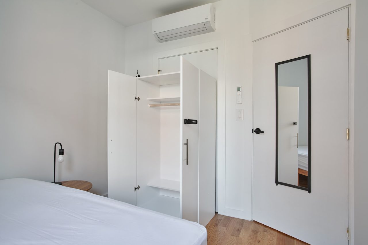 a room in Bedford-Stuyvesant photo 4