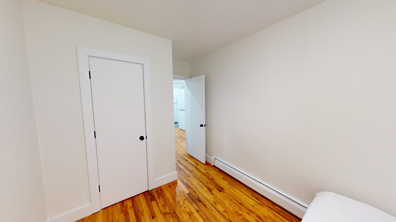 a room in Bedford-Stuyvesant photo 3