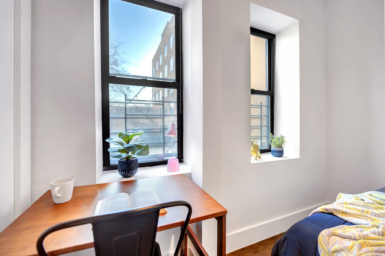 a room in Bedford-Stuyvesant photo 4