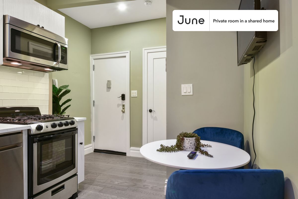 a room in East Village photo 8