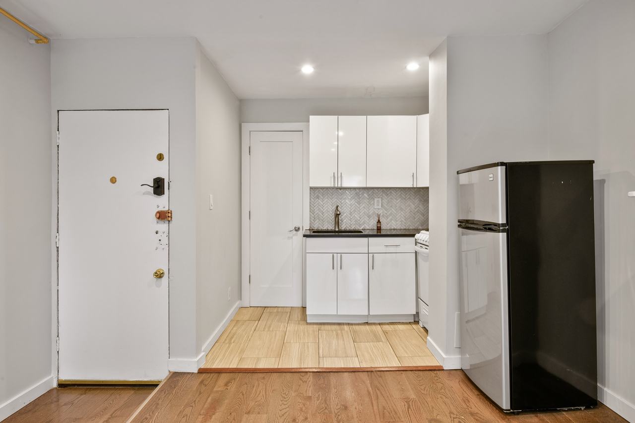 a room in East Village photo 5