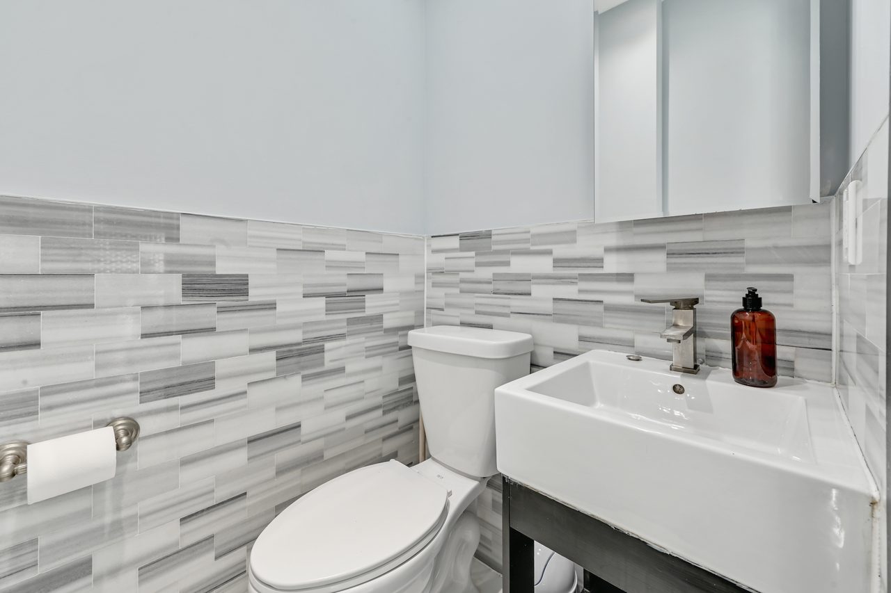 a room in Morningside Heights photo 8