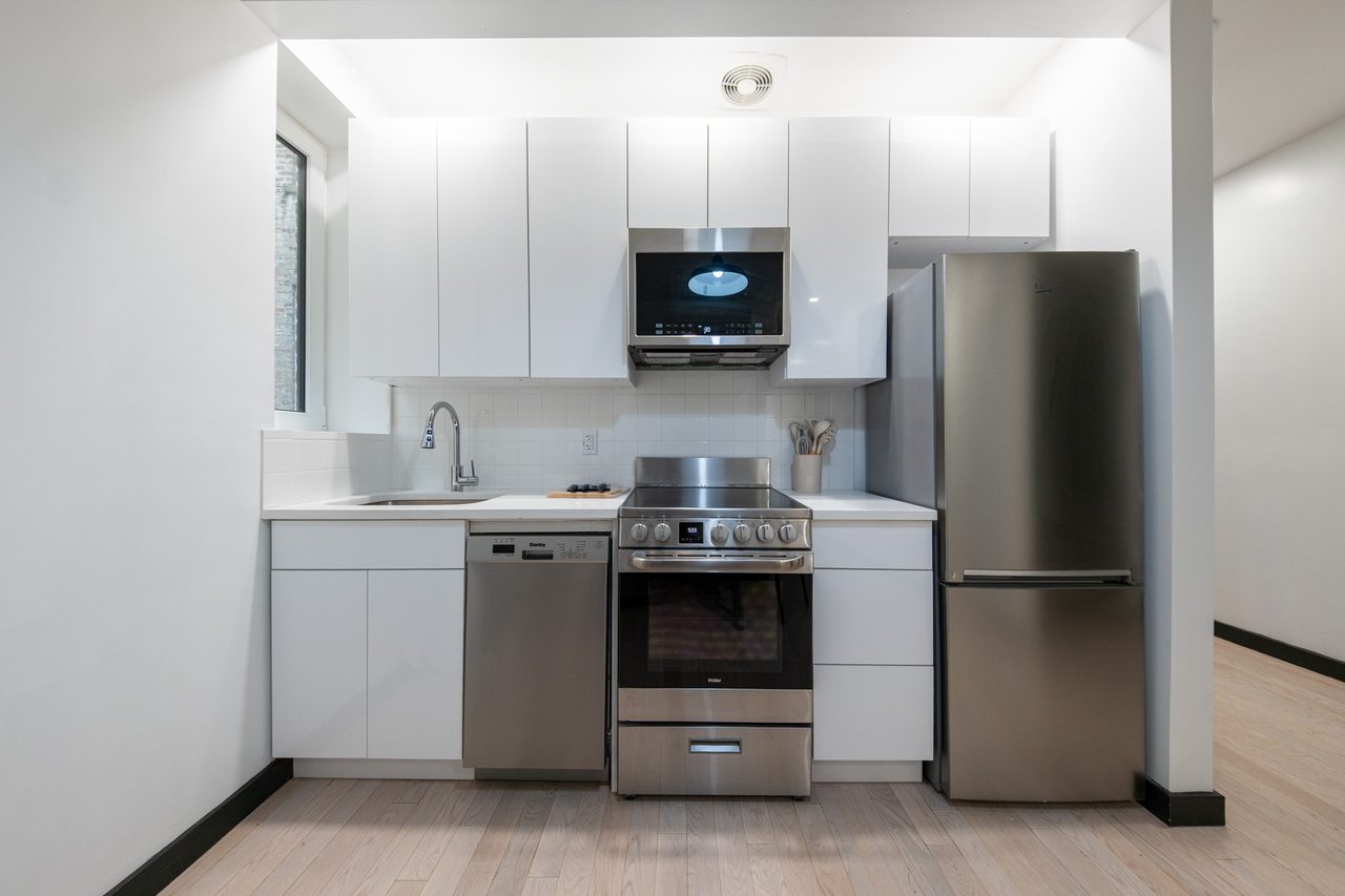 a room in Flatbush photo 6