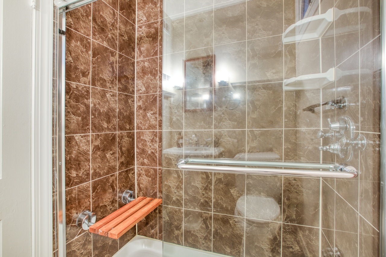 a room in Barney Circle photo 7