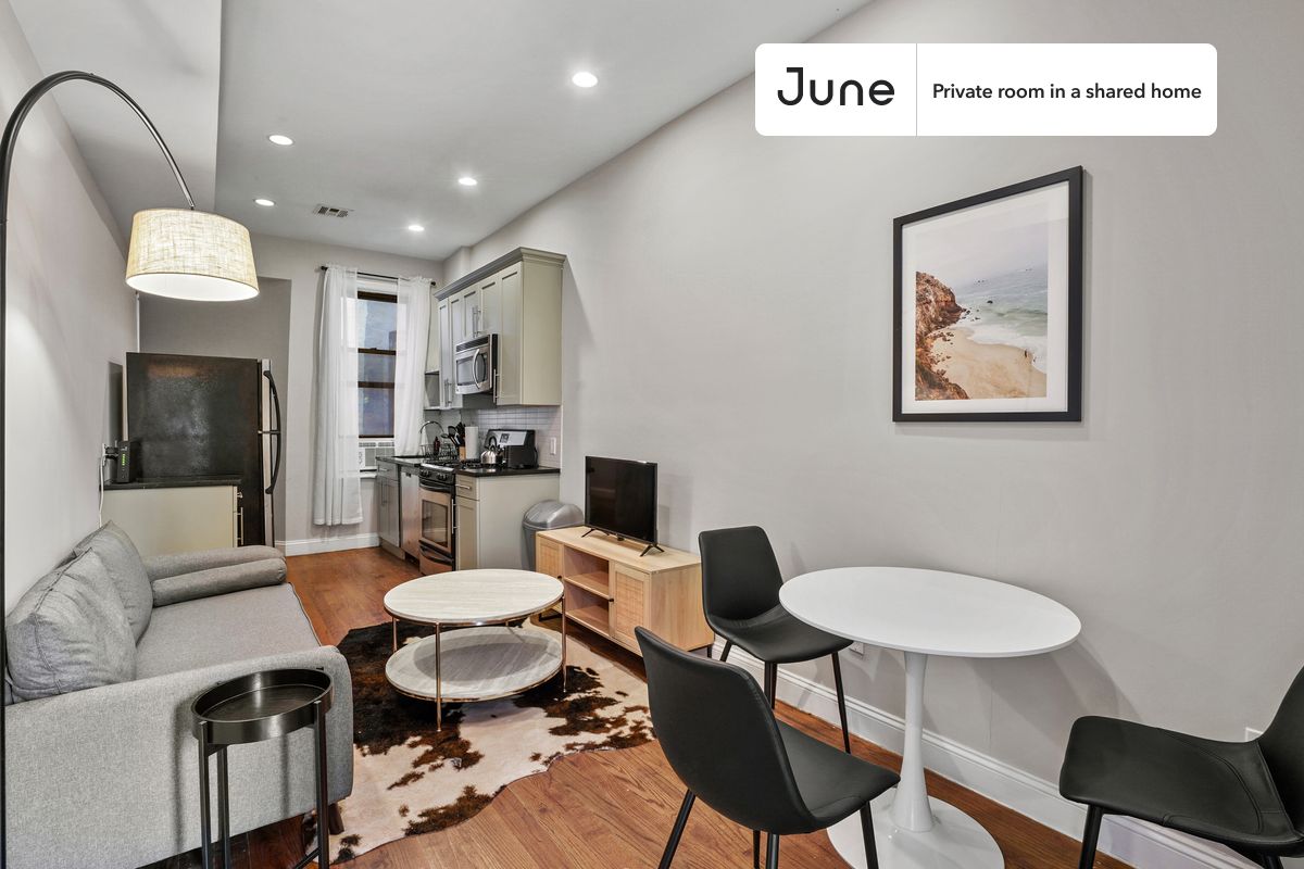 a room in Crown Heights photo 5