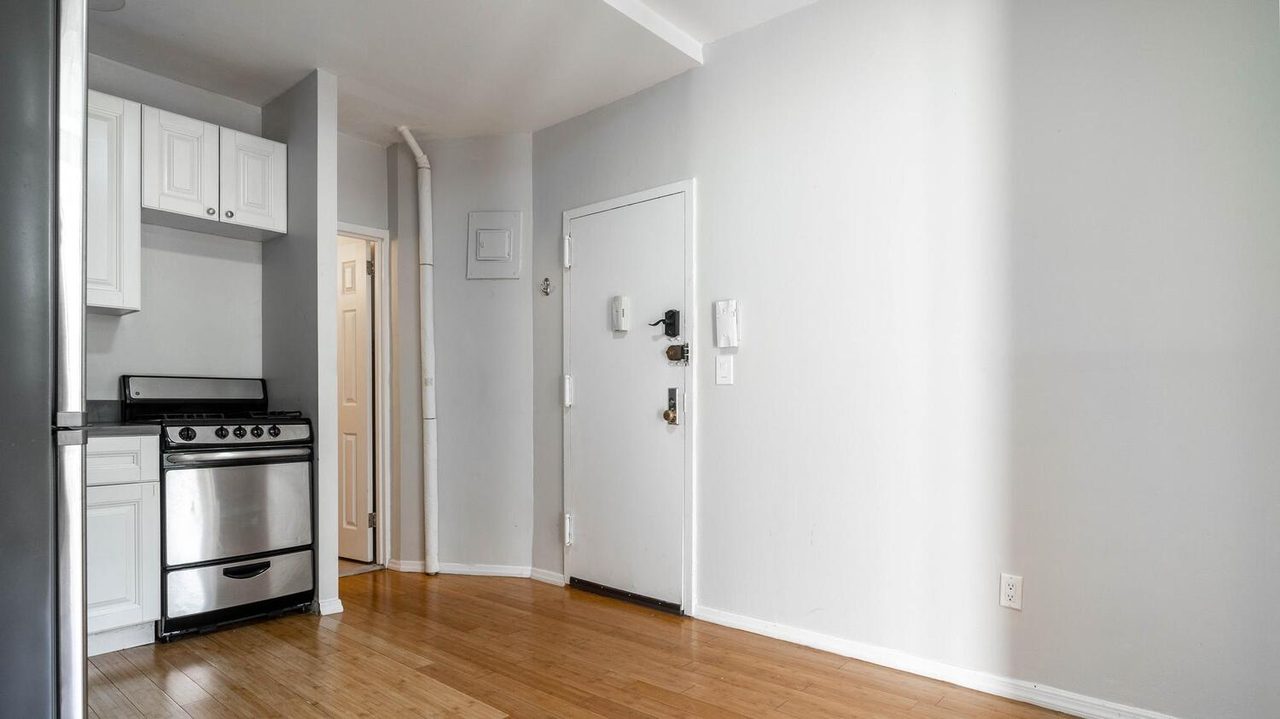 a room in Theater District photo 4