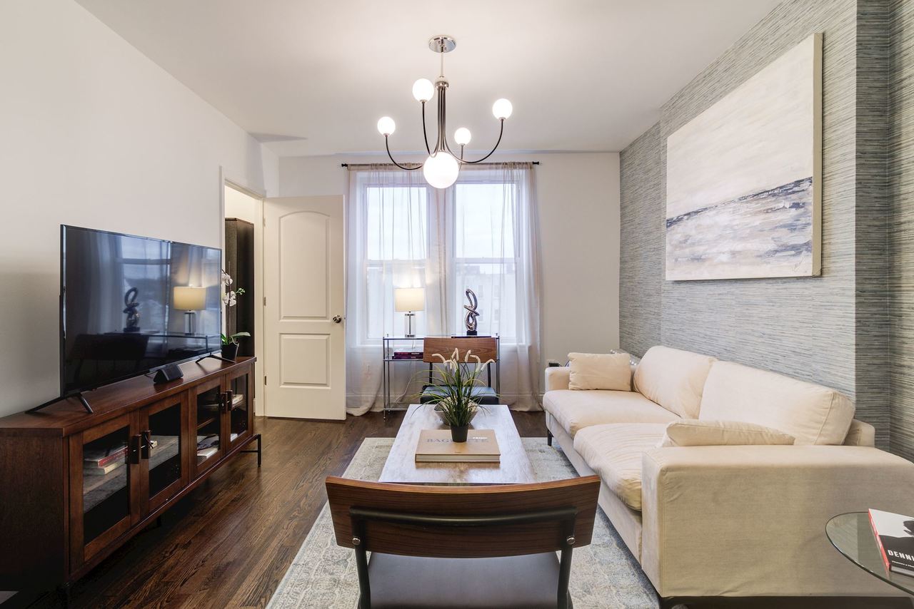 a room in Crown Heights photo 3