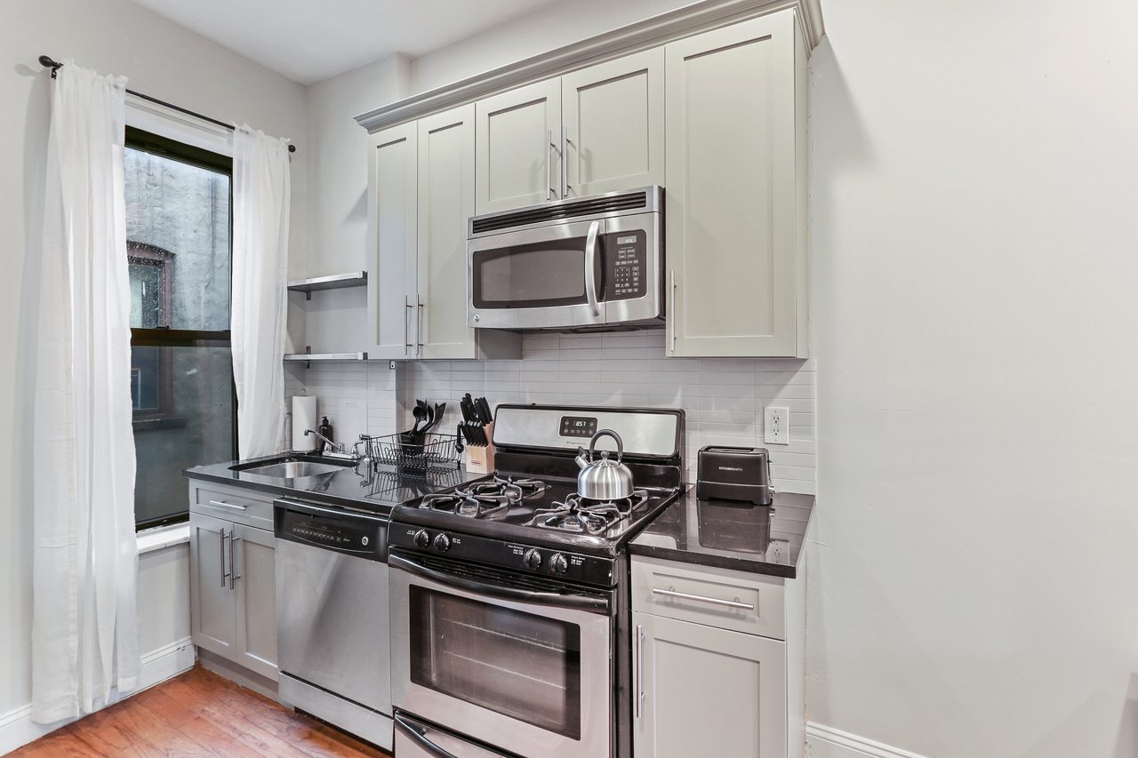 a room in Crown Heights photo 8