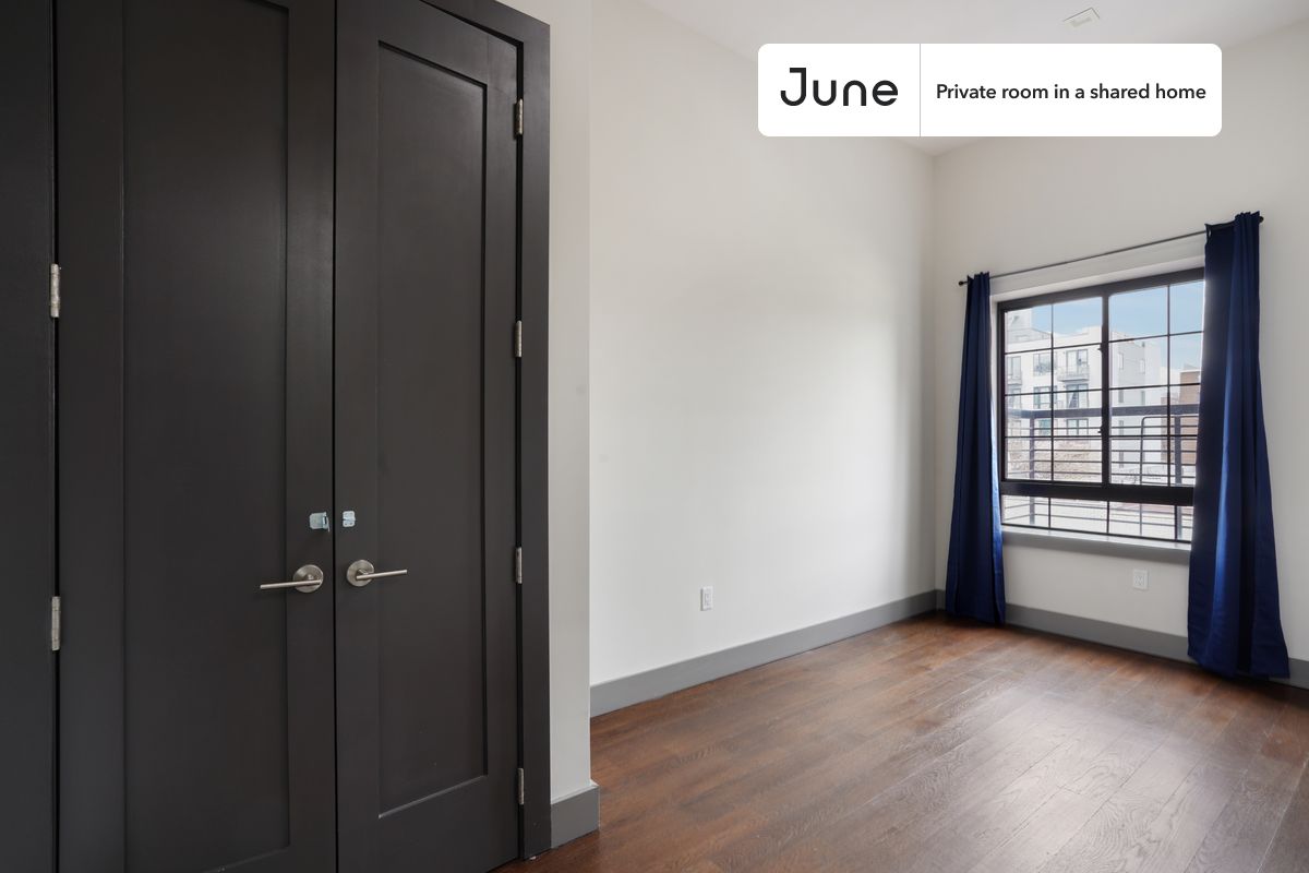 a room in Bedford-Stuyvesant photo 5