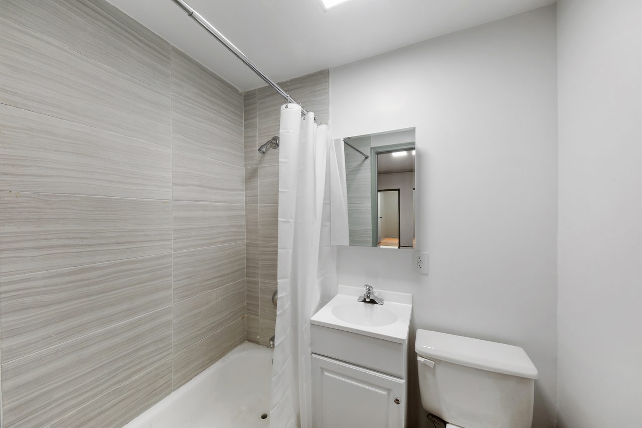 a room in Lincoln Square photo 7