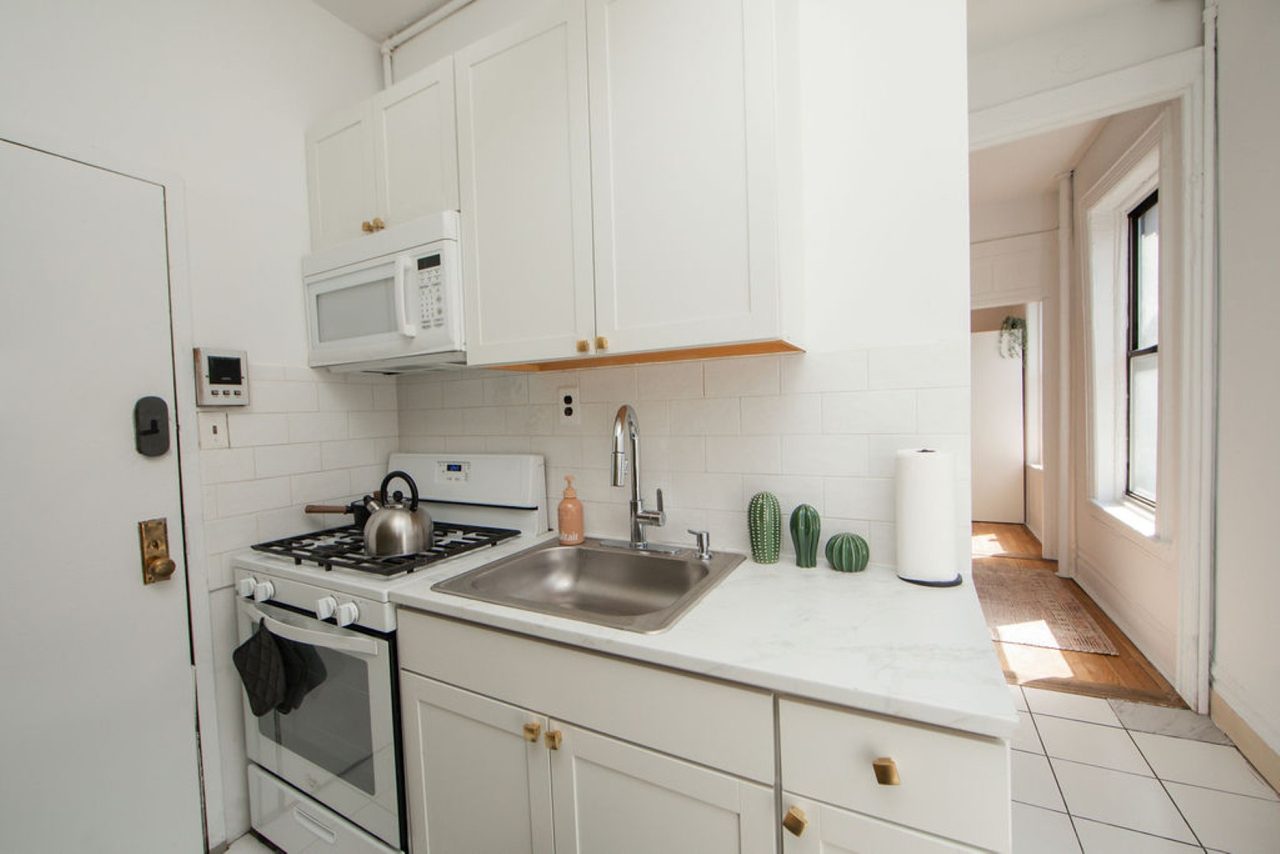 a room in Hell's Kitchen photo 5