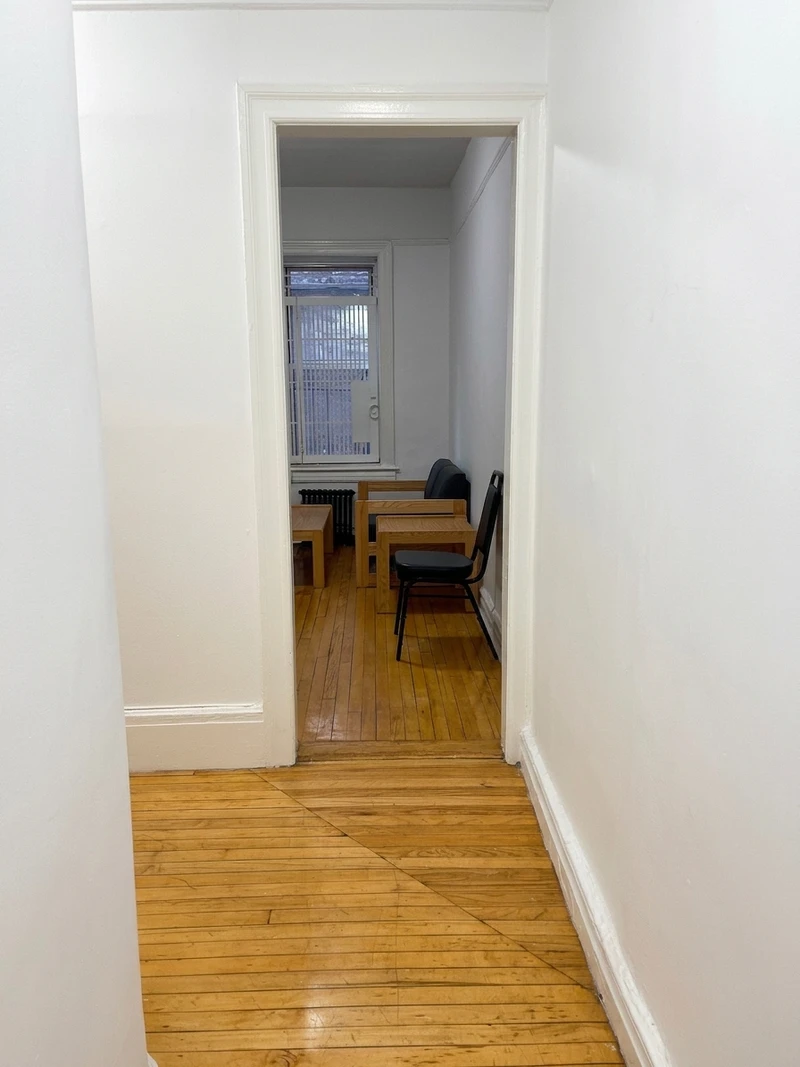 a room in Morningside Heights photo 5