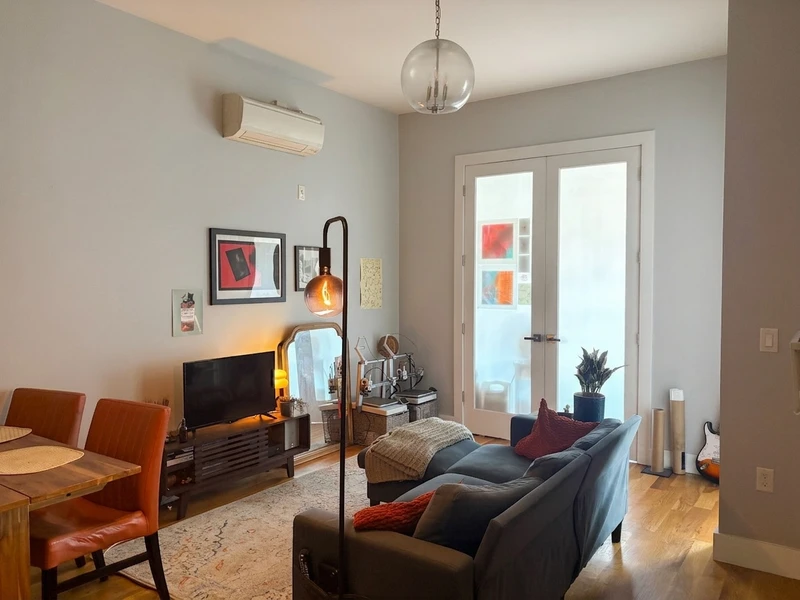 a room in Bedford-Stuyvesant photo 5