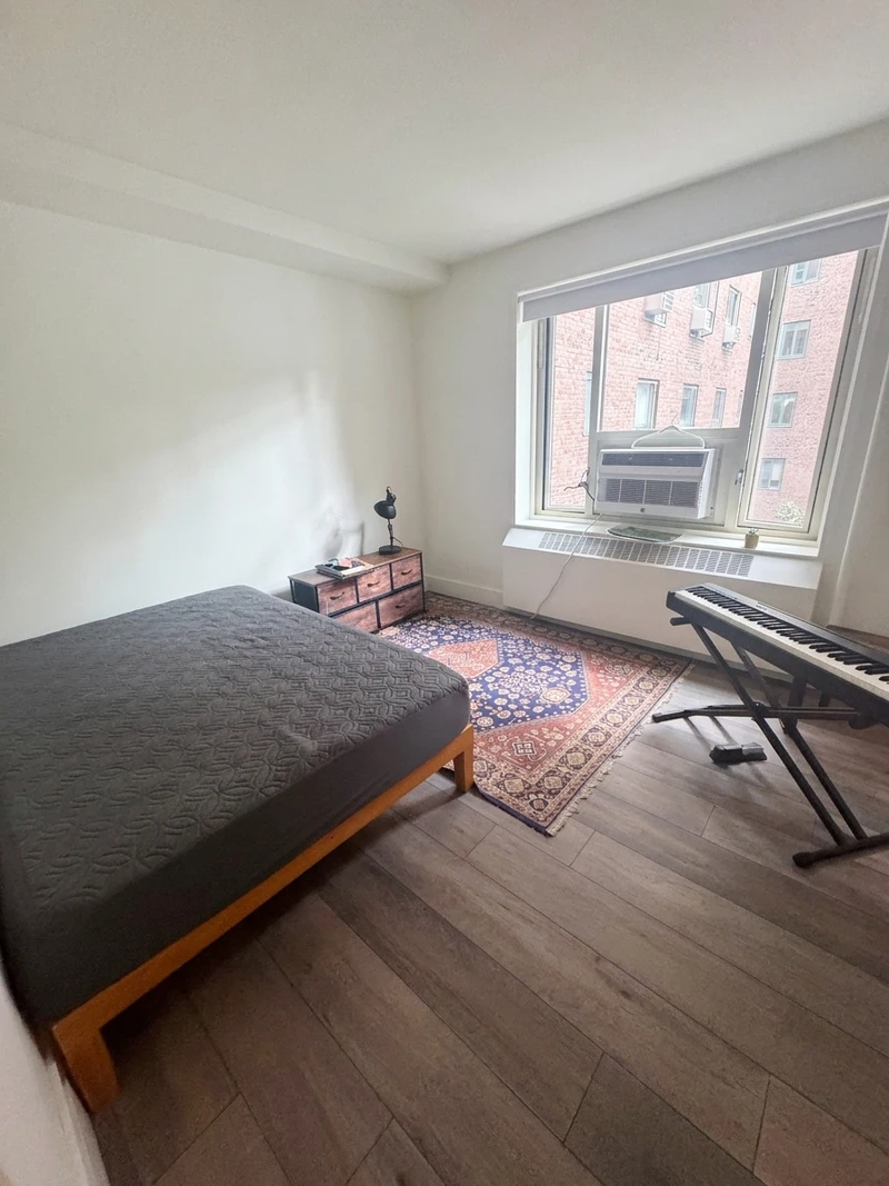 2 bedrooms in Stuyvesant Town photo 4