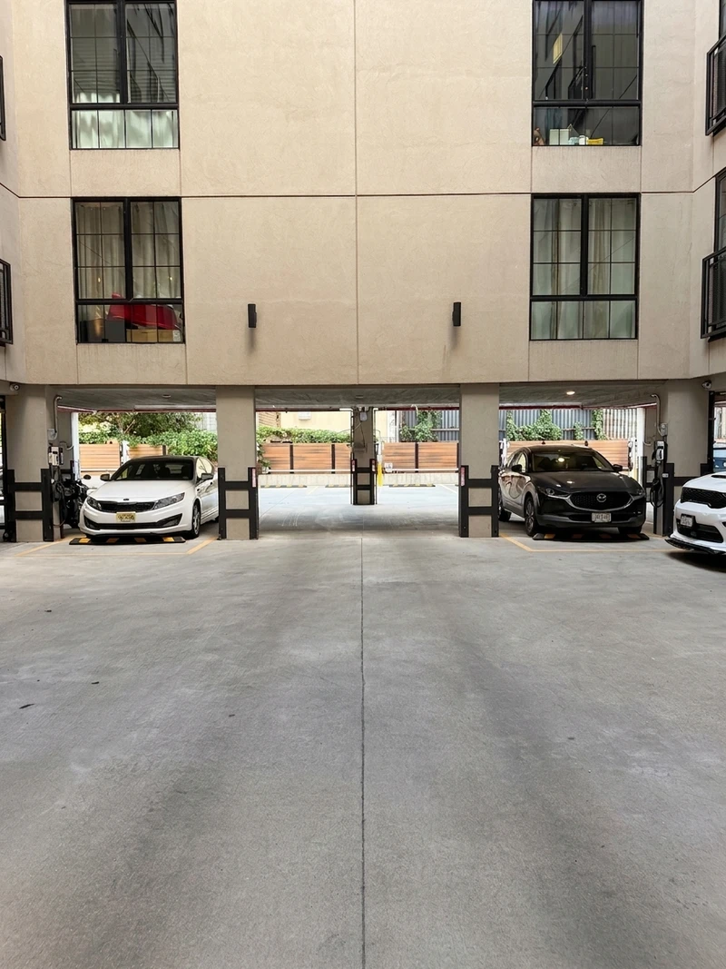 2 bedroom in Flatbush photo 20
