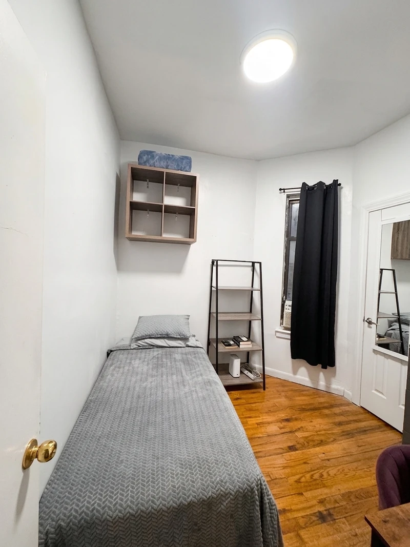 private room in Harlem photo 5