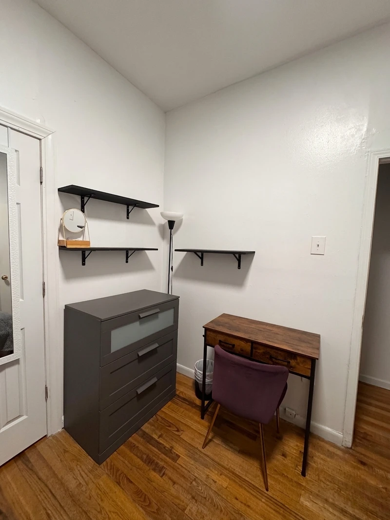 private room in Harlem photo 4