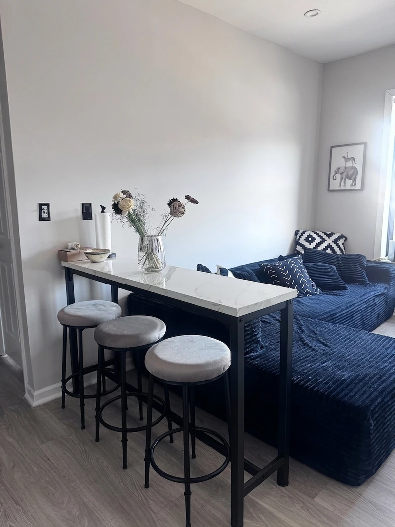 a room in Sugar Hill