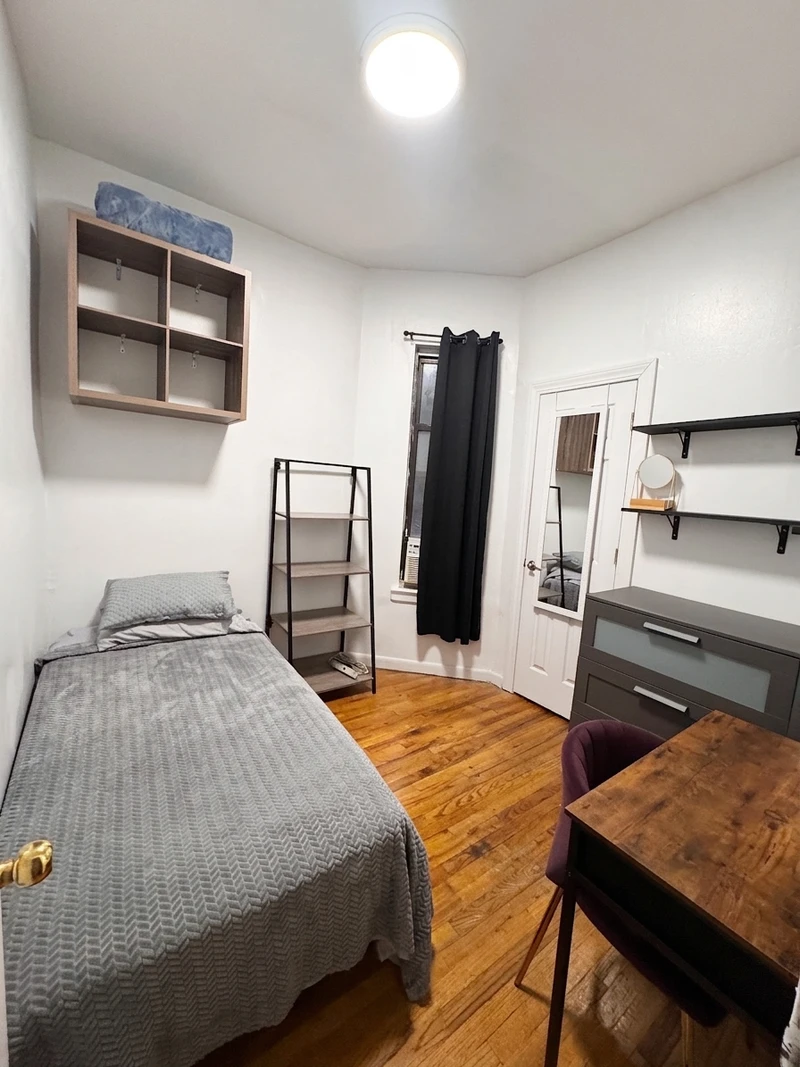 private room in Harlem photo 6