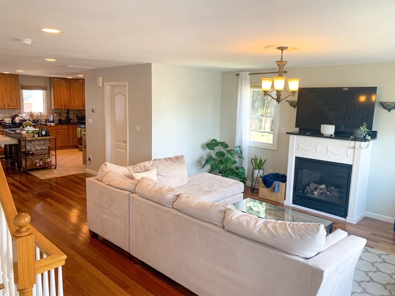 a room in Cliffside Park photo 5