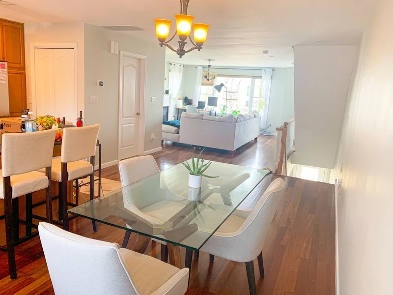 a room in Cliffside Park photo 2