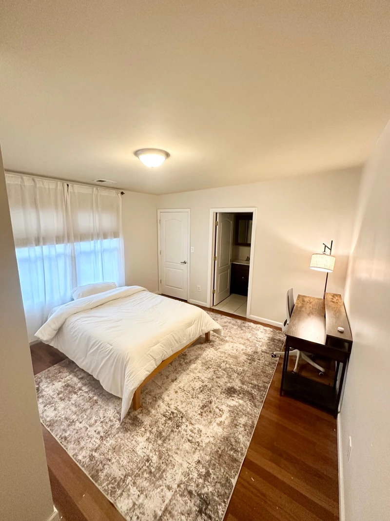 private room in Cliffside Park photo 5