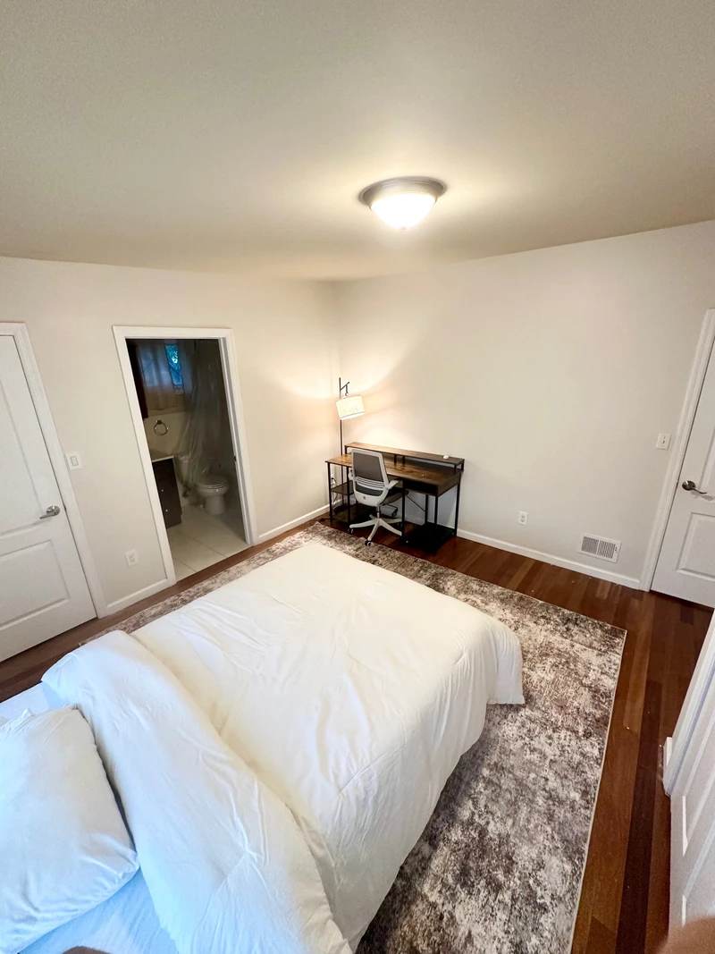 private room in Cliffside Park photo 6
