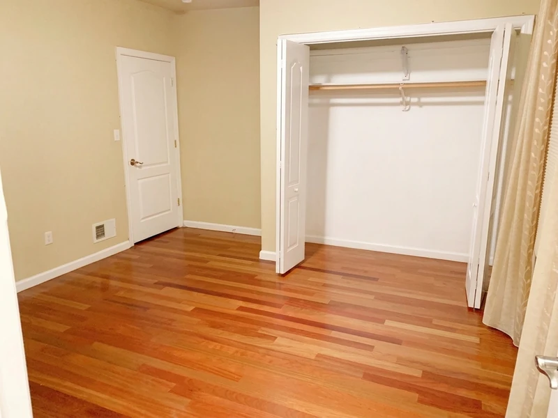 a room in Cliffside Park photo 5