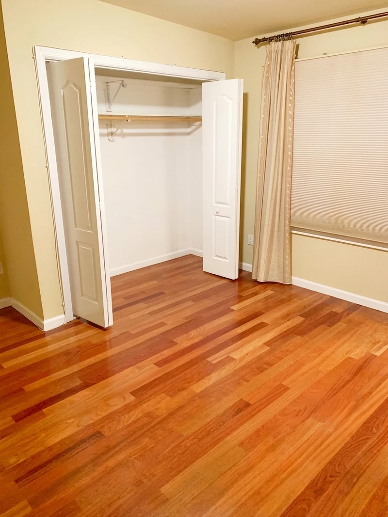a room in Cliffside Park photo 8
