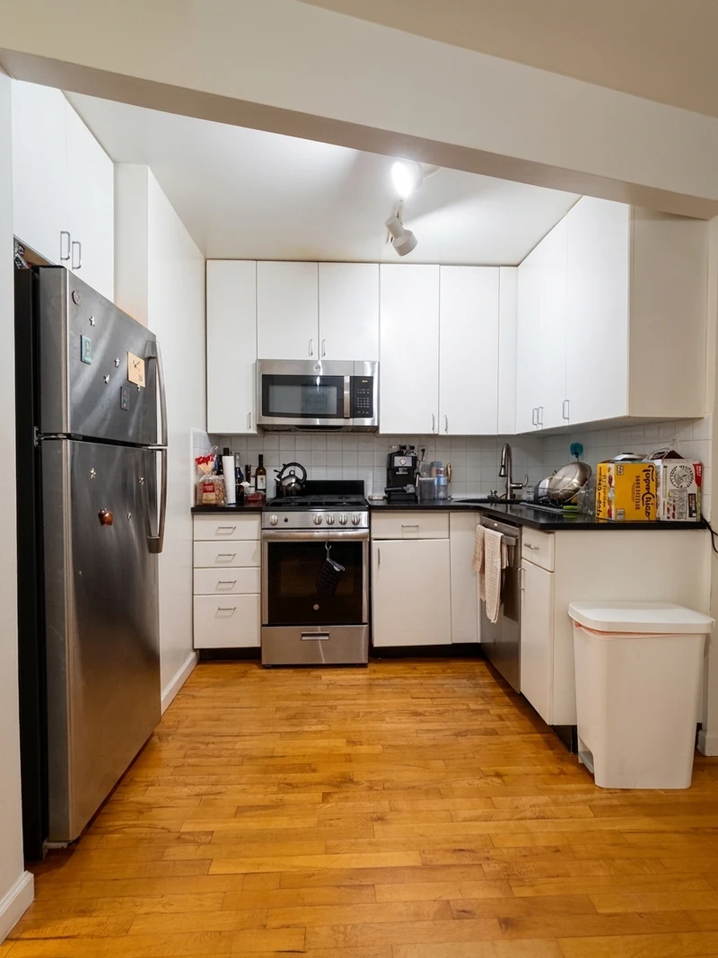 a room in Lower East Side photo 4