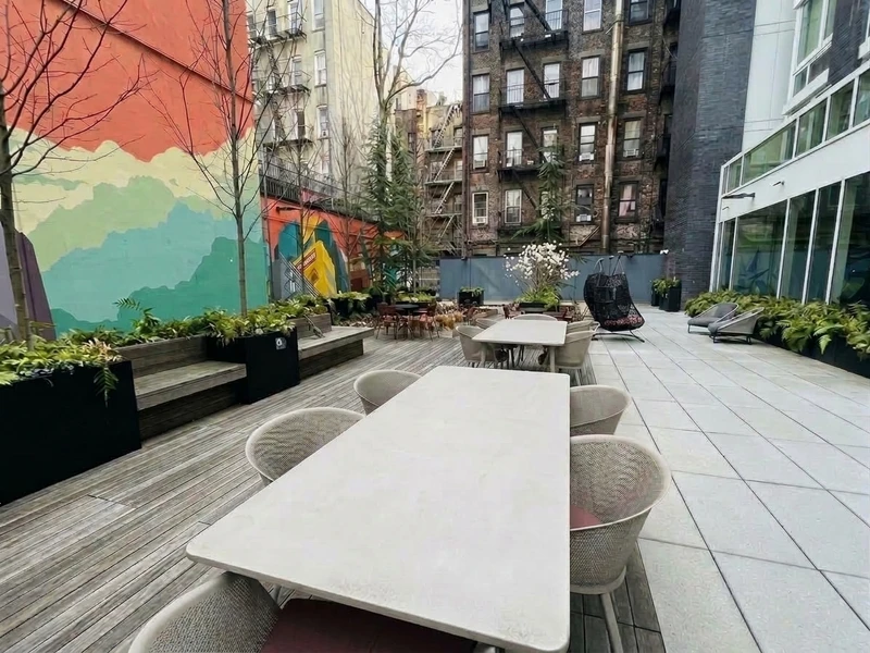 2 bedrooms in East Village photo 8