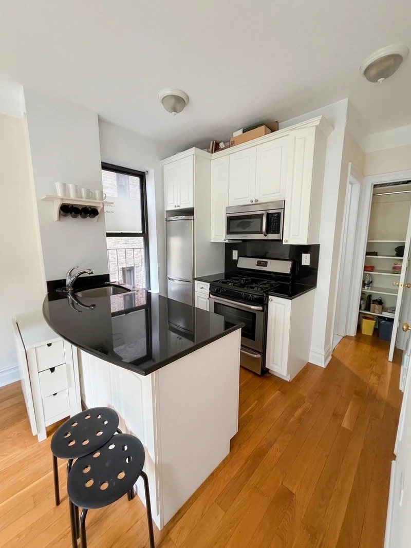 a studio in Hamilton Heights photo 2