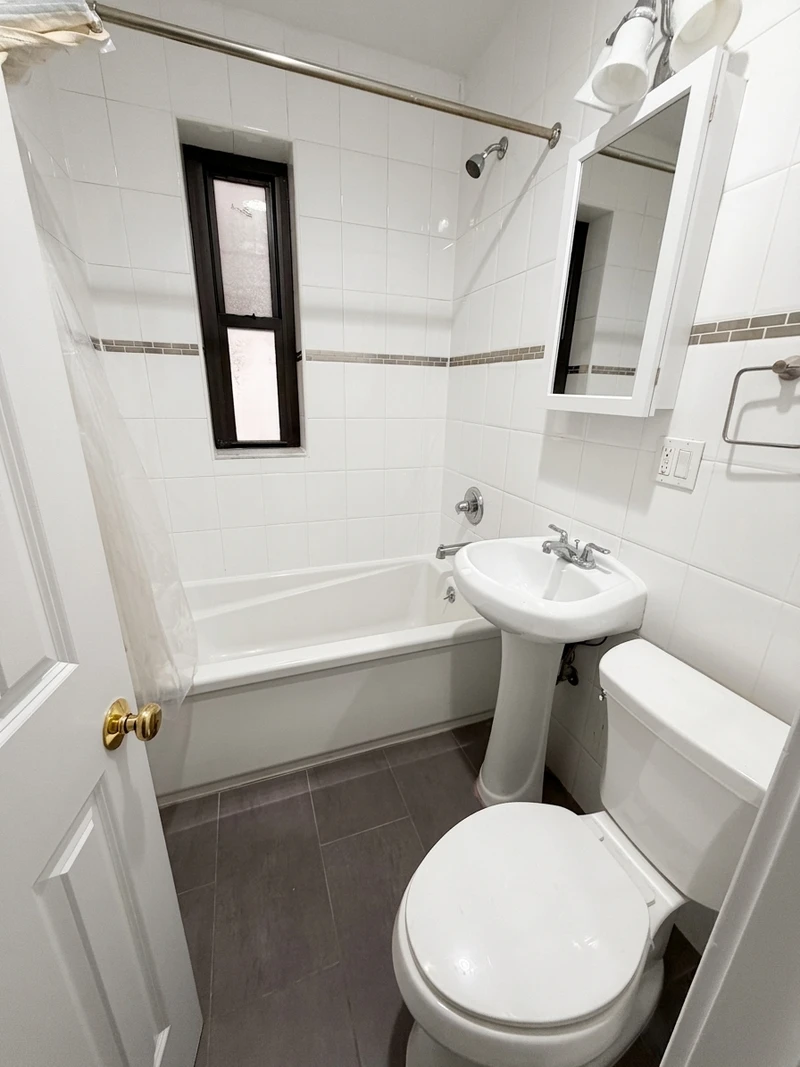 a studio in Hamilton Heights photo 4