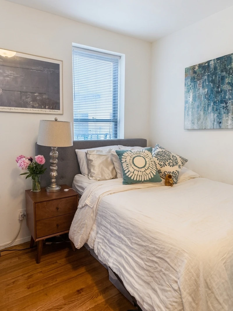 1 bedroom in West Village photo 2