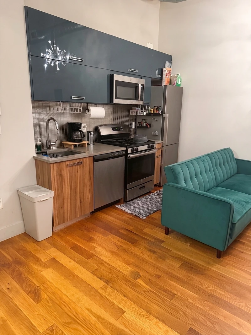 2 bedroom in Bedford-Stuyvesant photo 3