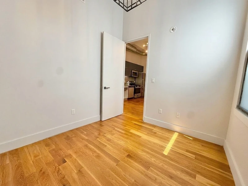2 bedroom in Bedford-Stuyvesant photo 5