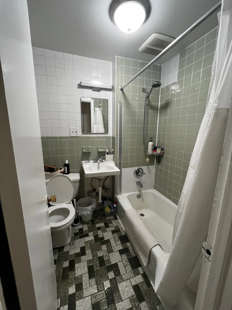 2 bedroom in Park Slope photo 8
