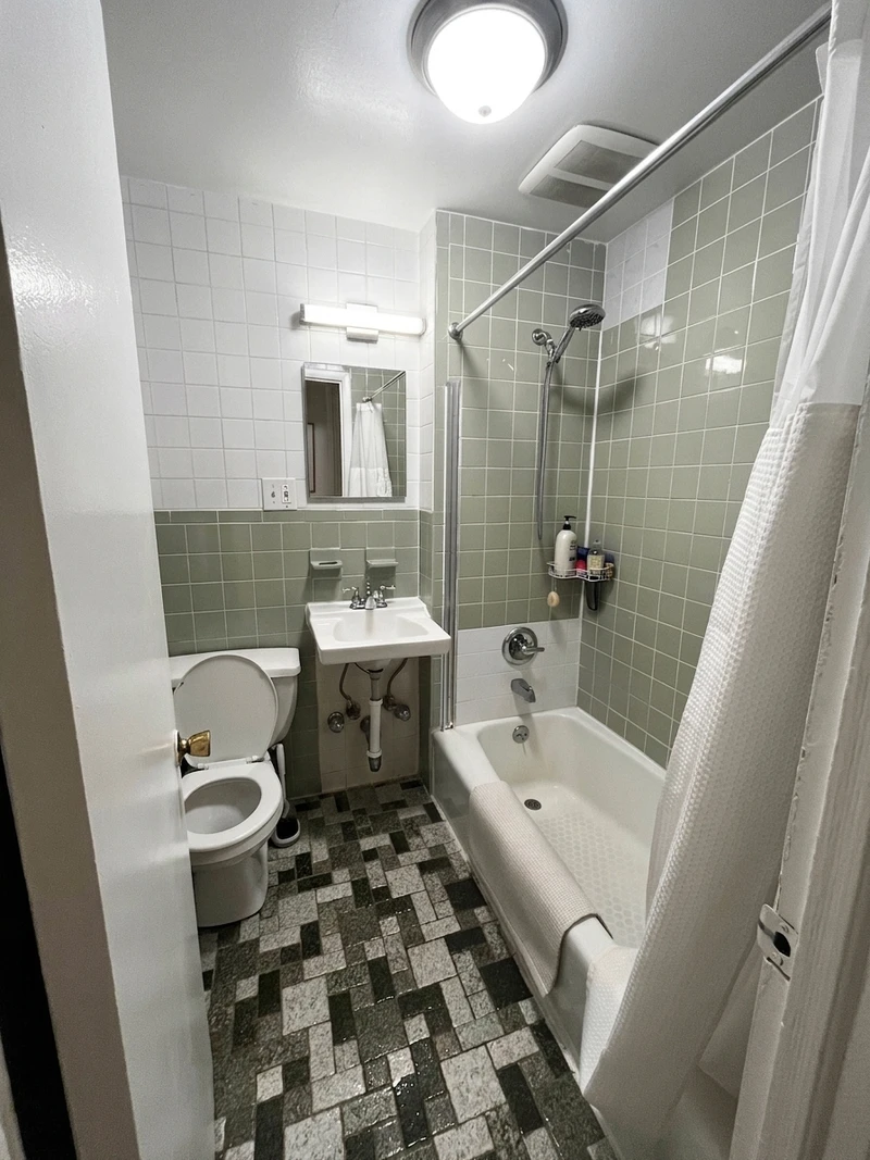 2 bedroom in Park Slope photo 5
