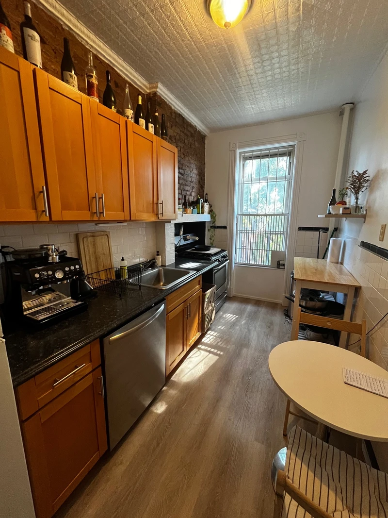 2 bedroom in Park Slope photo 3
