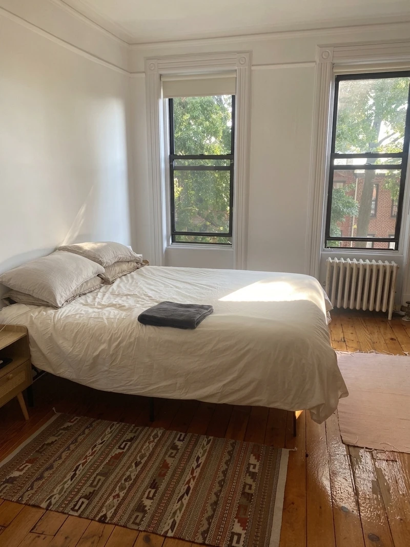 2 bedroom in Park Slope photo 5