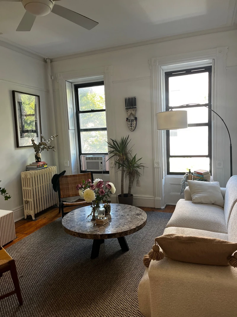 2 bedroom in Park Slope photo 2