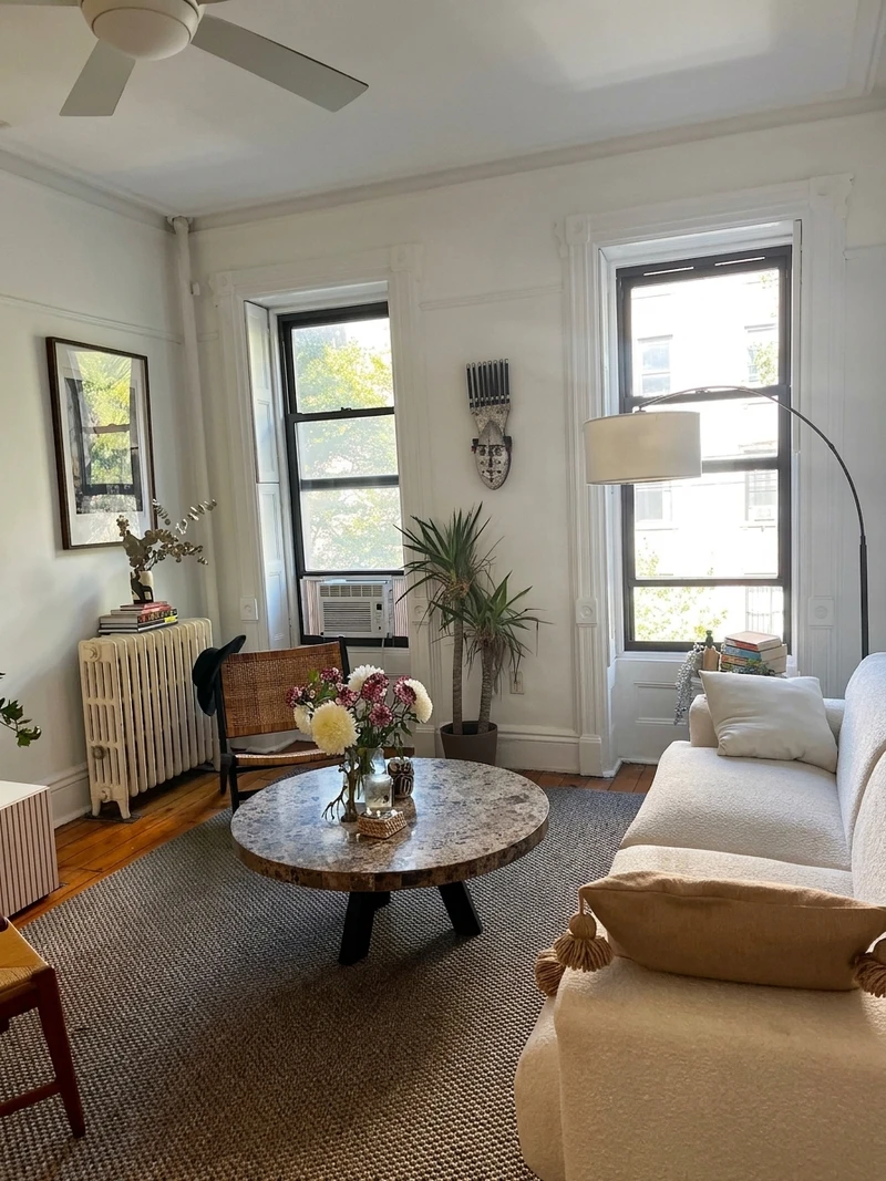 2 bedroom in Park Slope photo 2